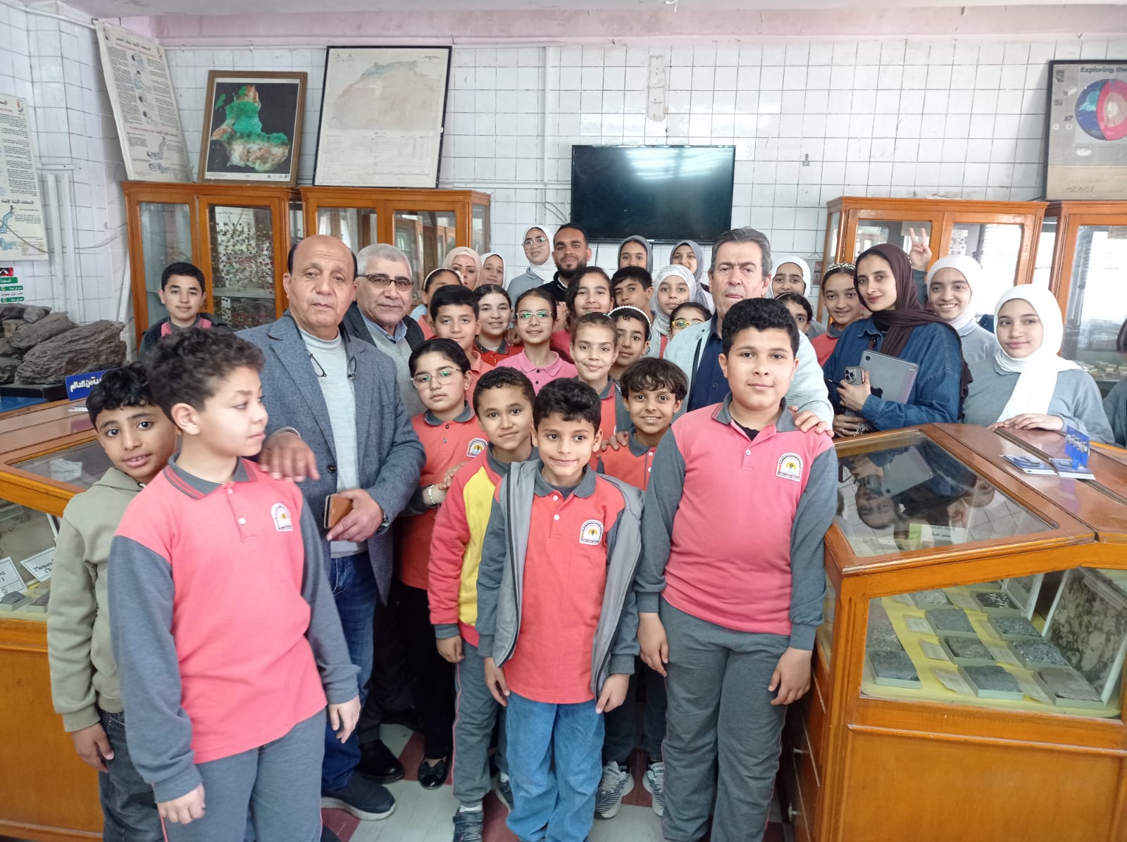 علوم طنطا تستقبل طلاب مدرسة الغد المشرق الخاصة بإدارة تلا محافظة المنوفية في زيارة تعليمية لمتحفي علم الحيوان والجيولوجيا